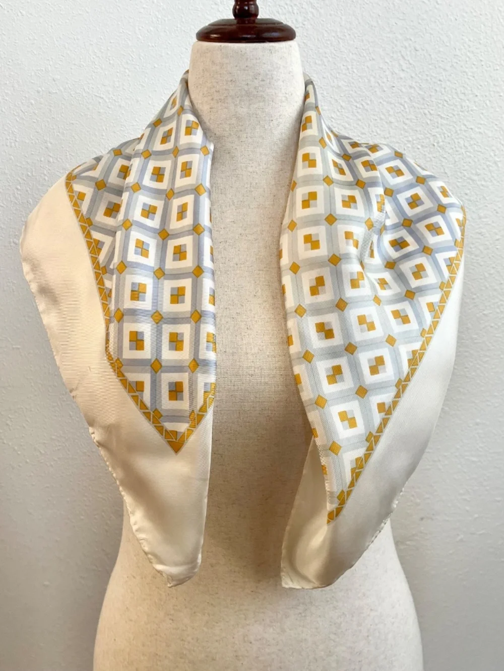 Vintage 1970's Schiaparelli Silk Scarf 29" Square - Picture 6 of 6